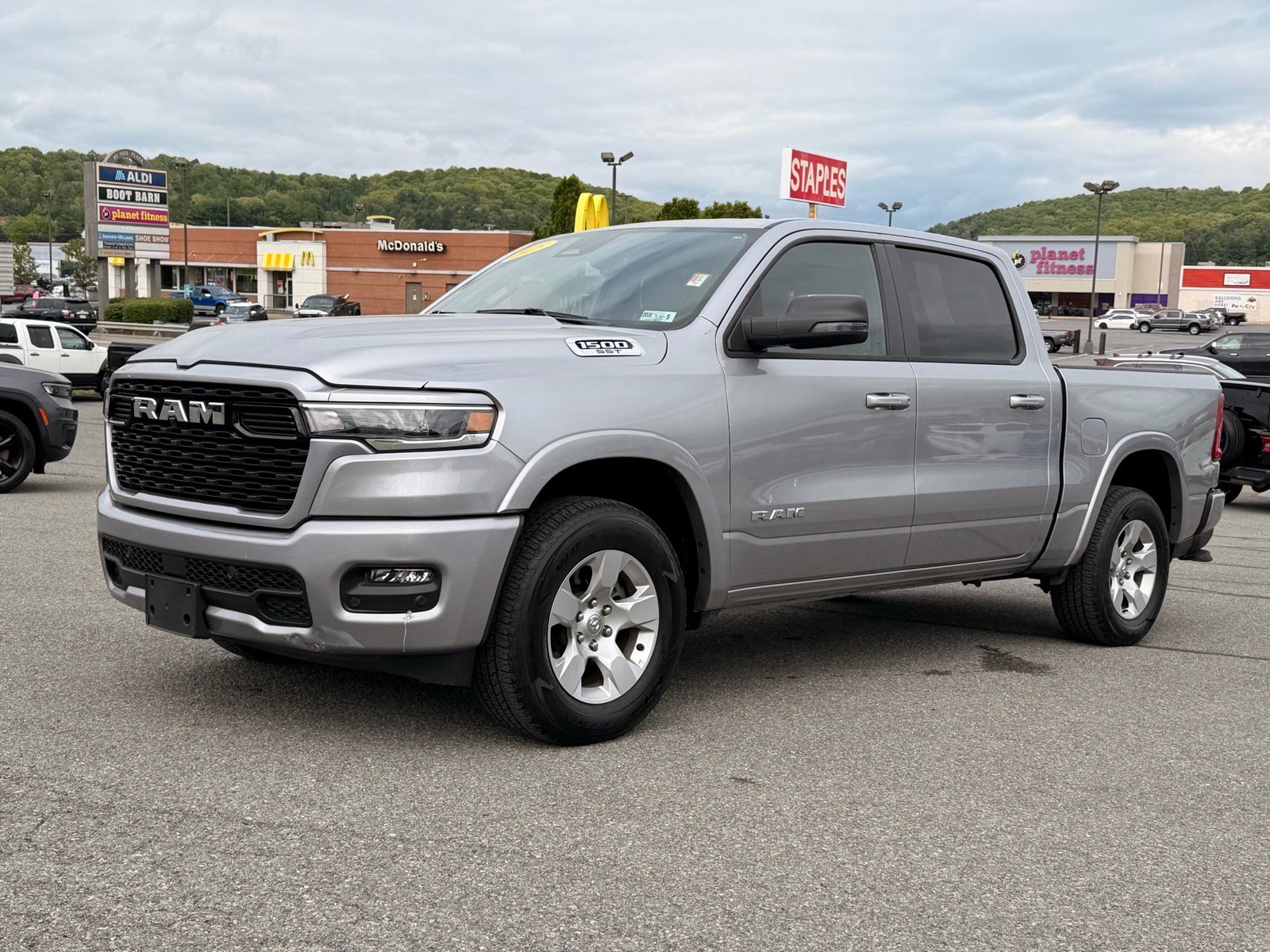 Used 2025 RAM 1500 Big Horn AWD/4WD image 1