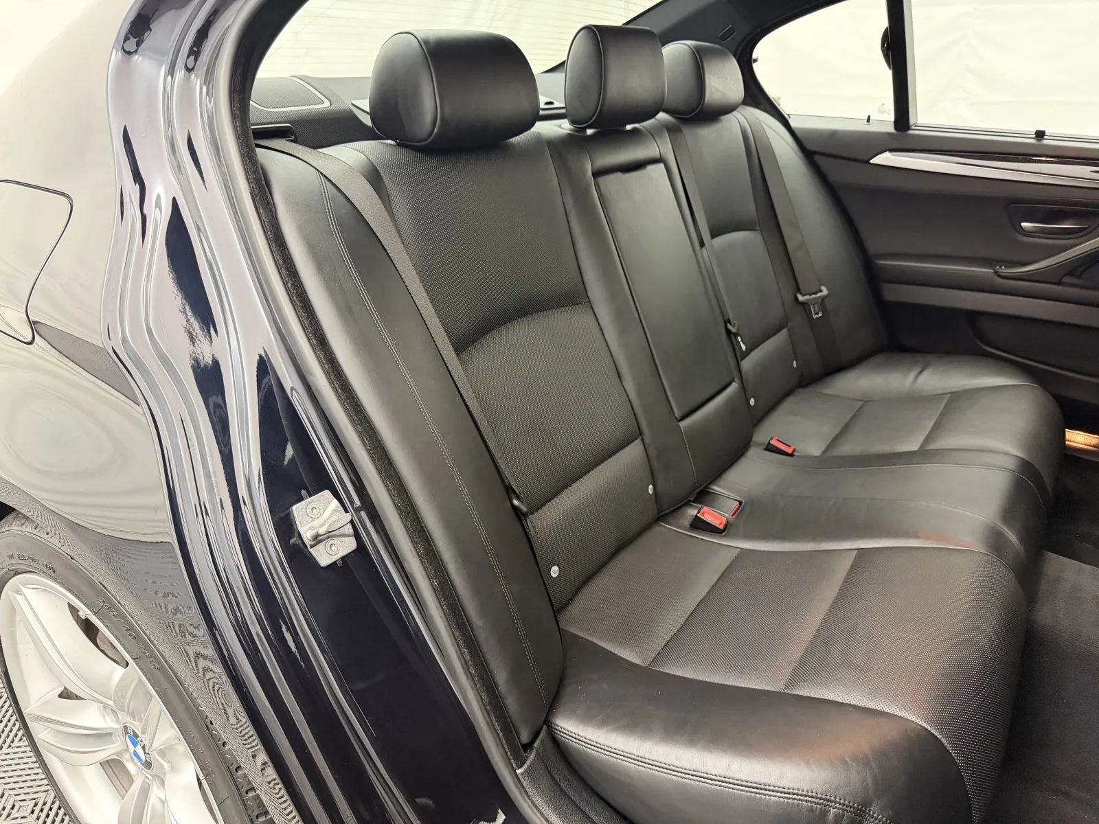 Used 2011 BMW 550i xDrive Sedan AWD/4WD image 33