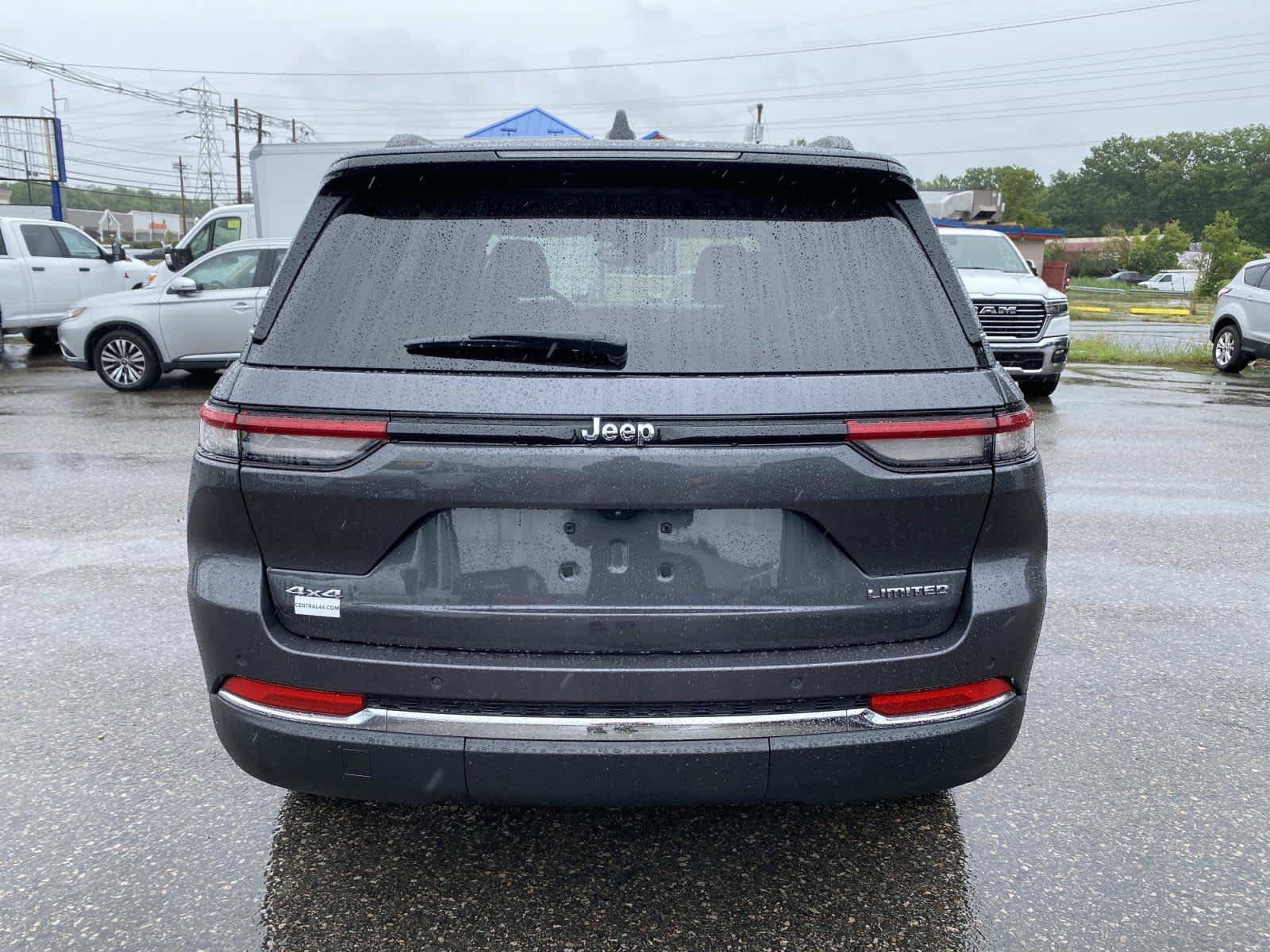 Certified 2023 Jeep Grand Cherokee Limited AWD/4WD image 4