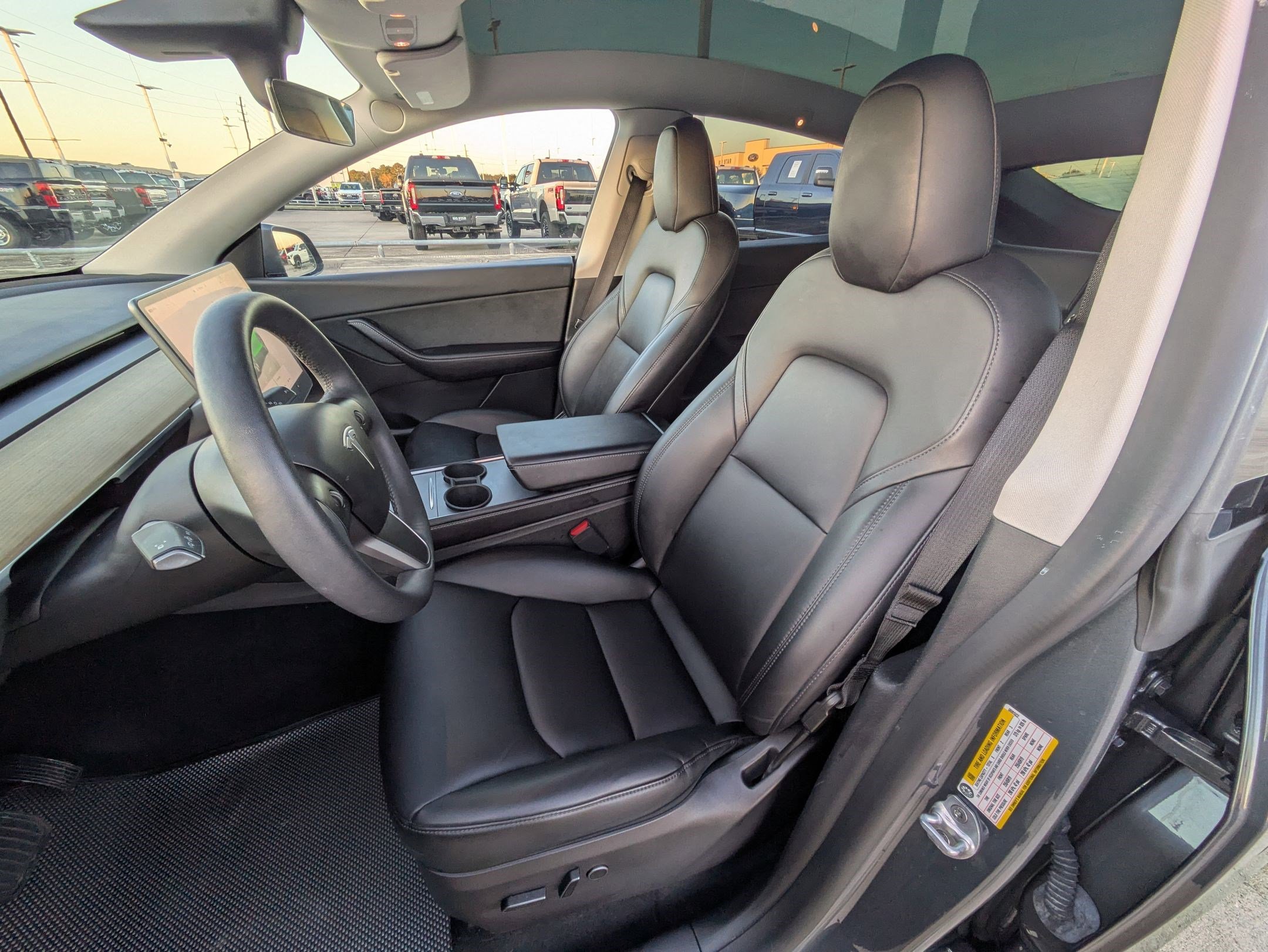 Used 2022 Tesla Model Y Long Range image 16