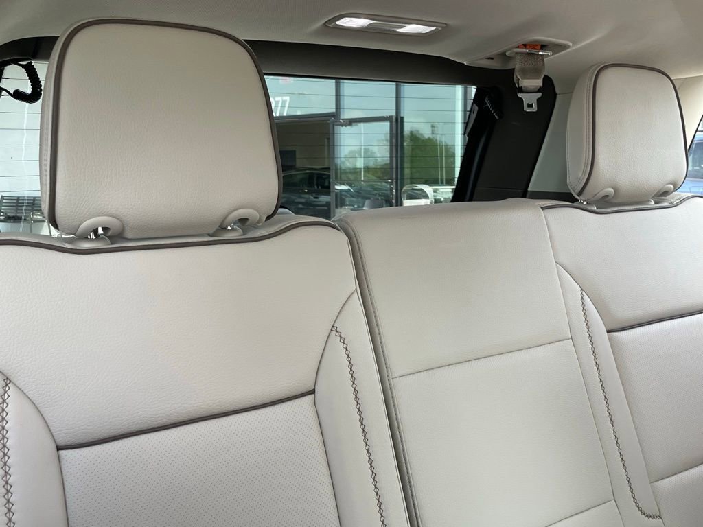 Used 2021 GMC Yukon Denali w/ Denali Premium Package AWD/4WD image 28