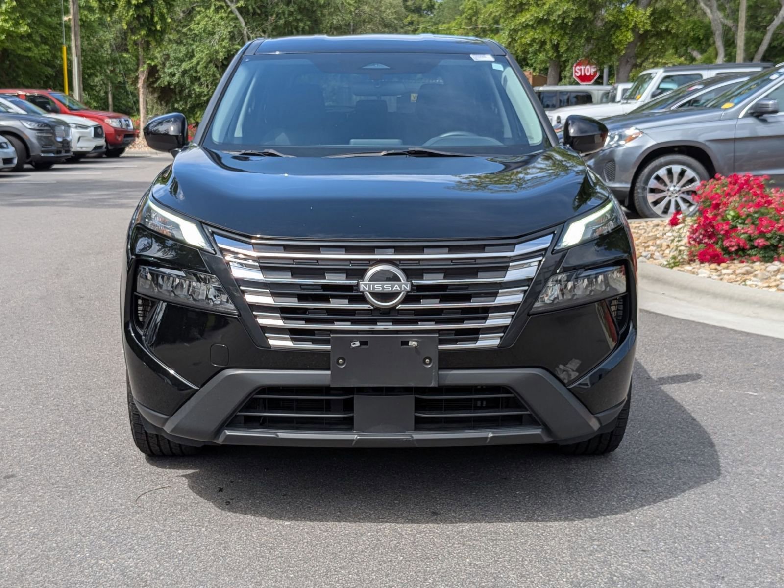 Used 2024 Nissan Rogue SV AWD/4WD image 8