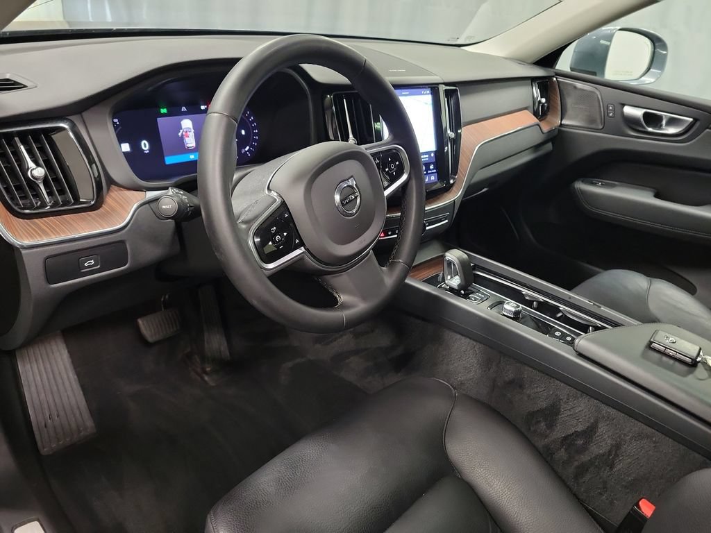 Used 2023 Volvo XC60 B5 Plus AWD/4WD image 17