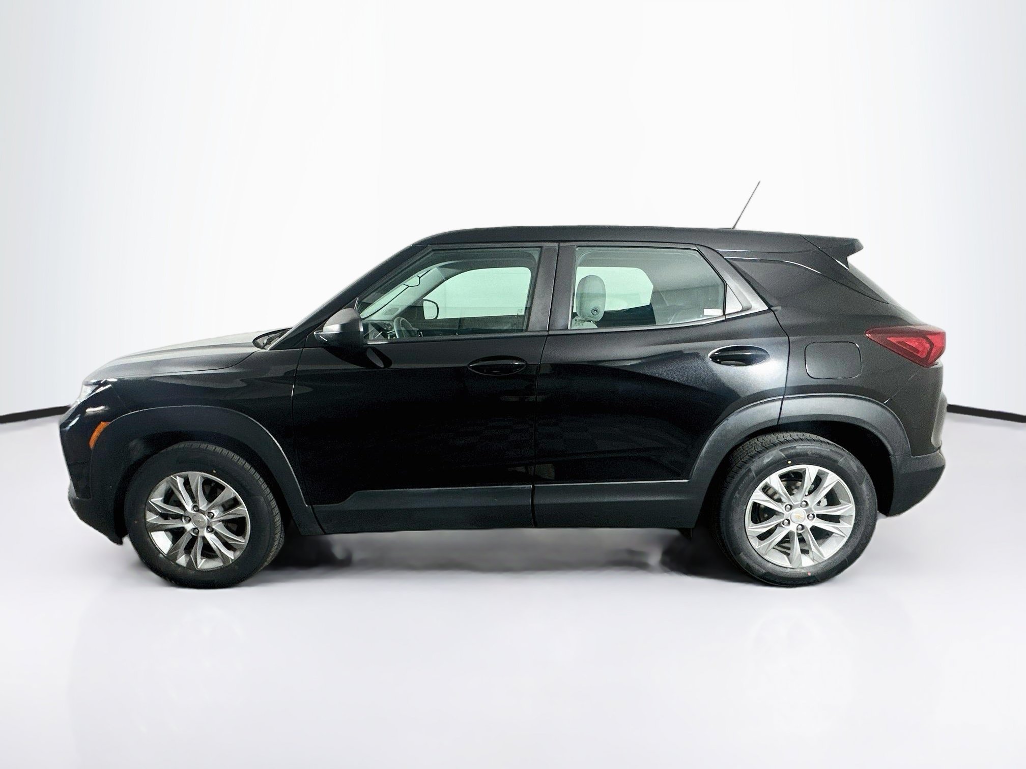 Used 2021 Chevrolet TrailBlazer LS FWD image 4
