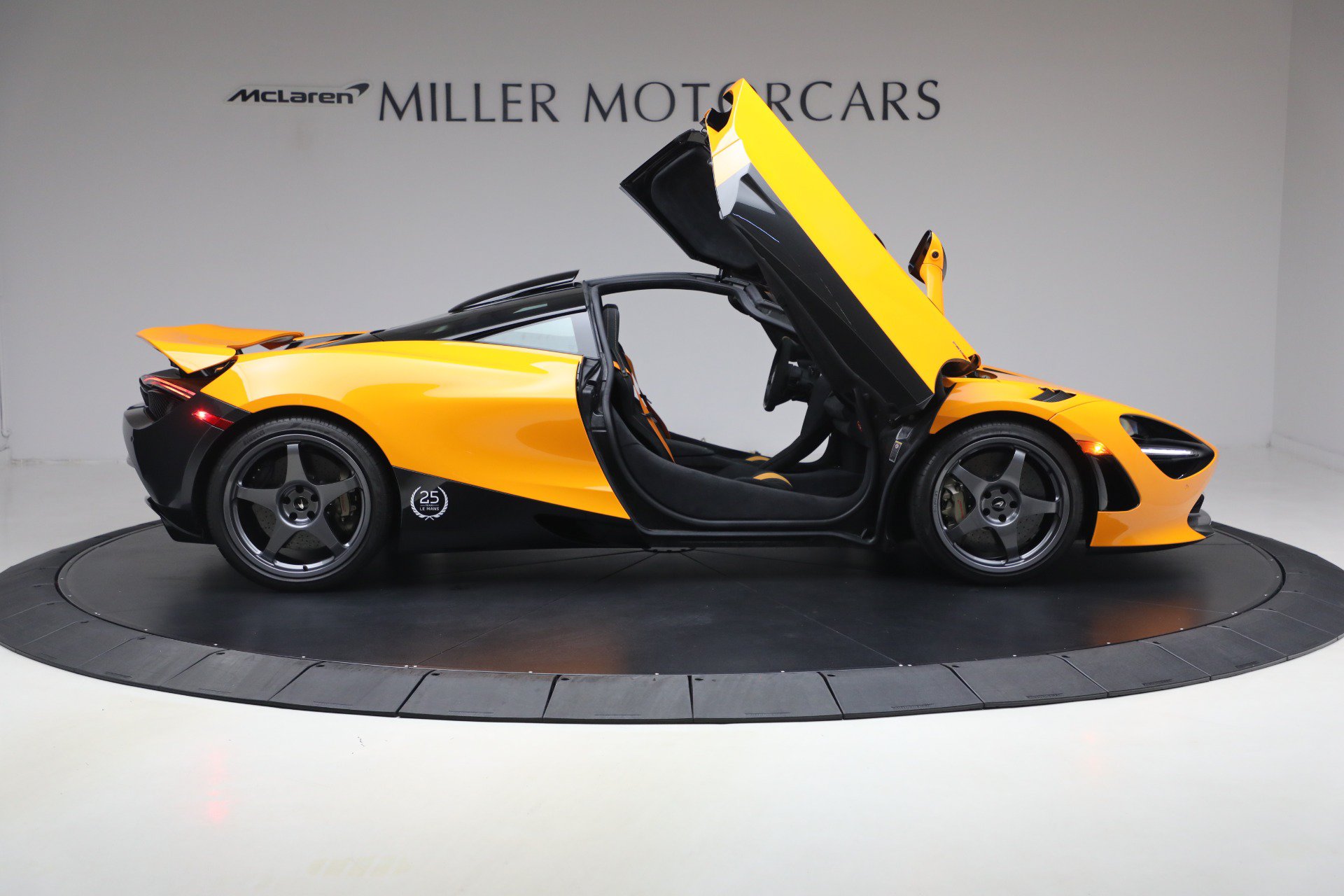 Used 2021 McLaren 720S RWD image 18