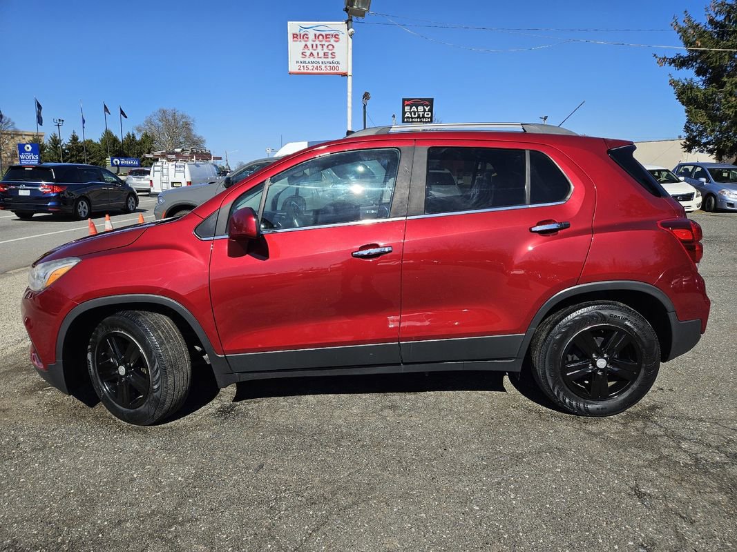 Used 2018 Chevrolet Trax LT w/ Sun & Sound Package image 2
