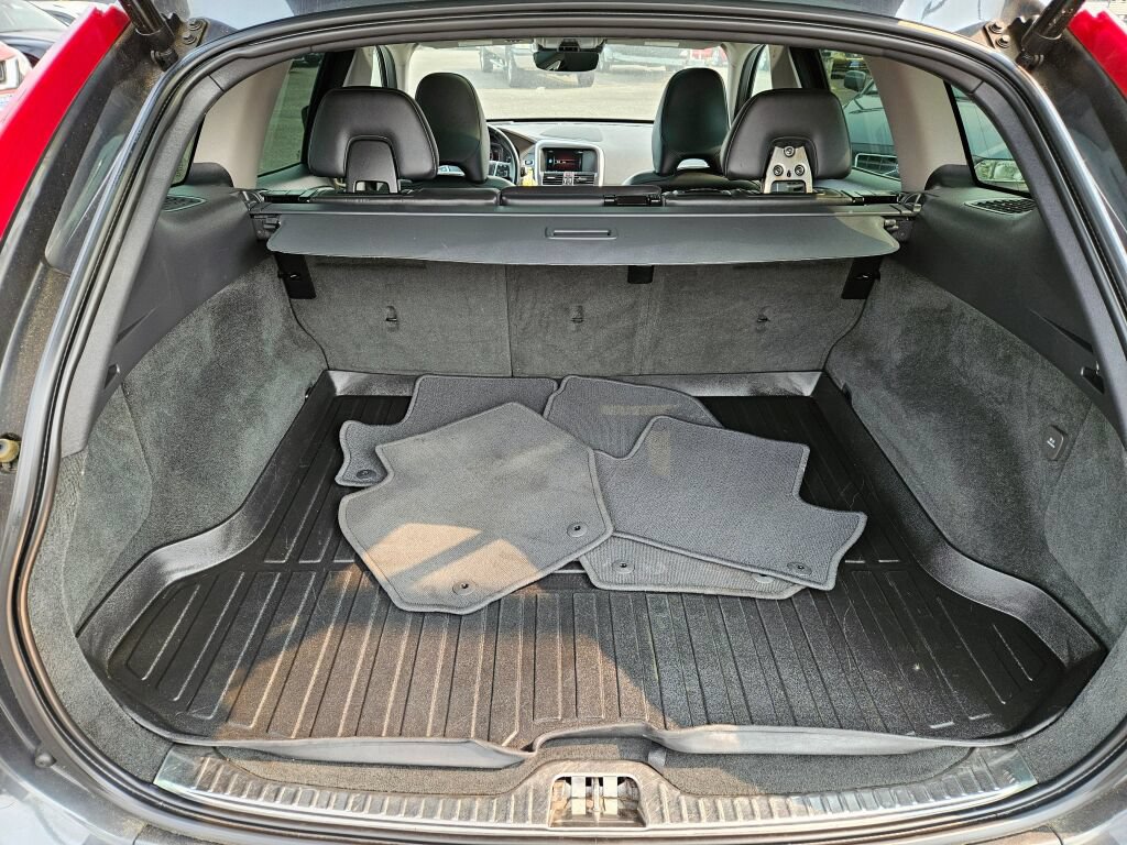 Used 2016 Volvo XC60 T5 Platinum AWD/4WD image 11