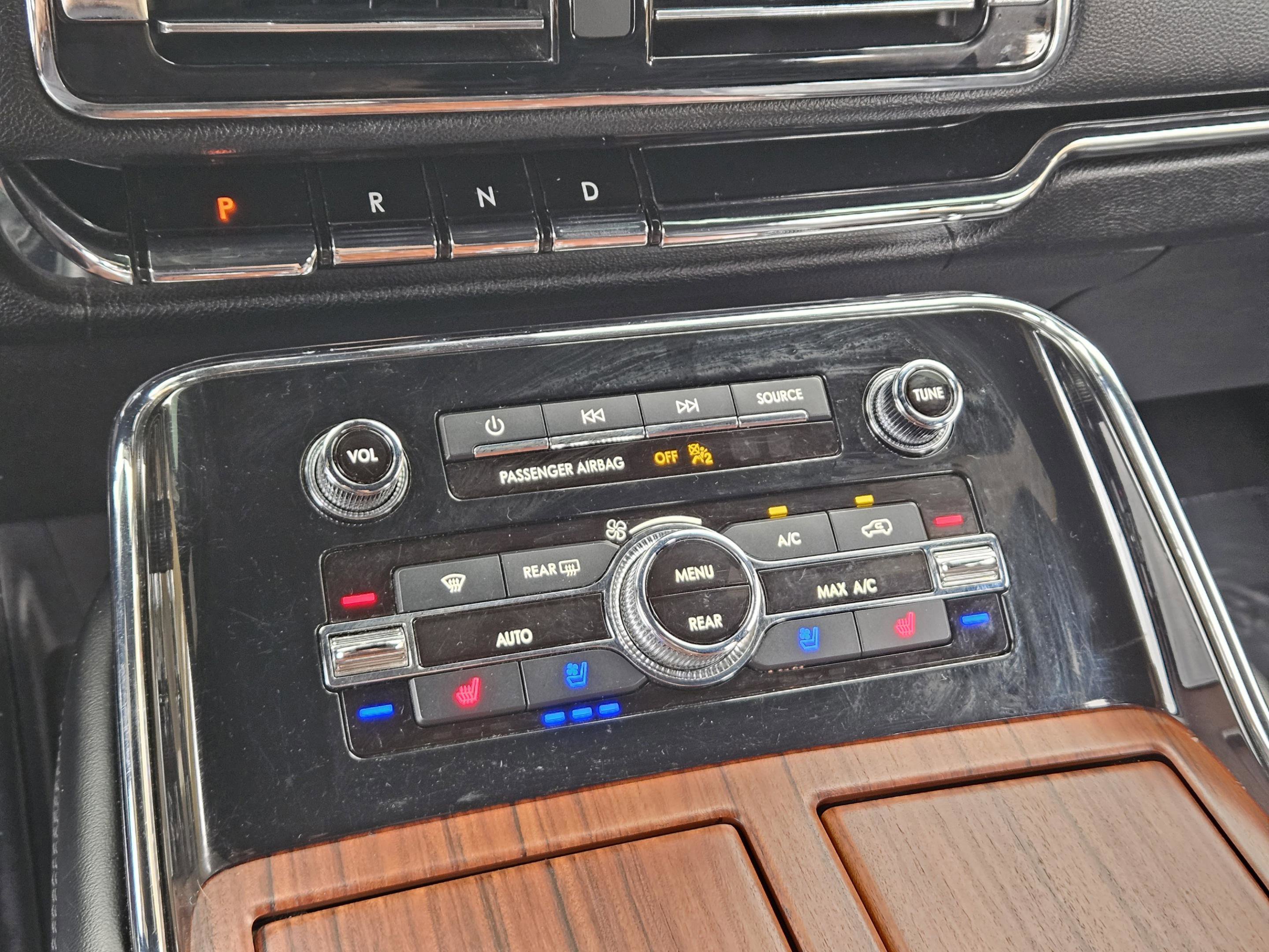 Used 2019 Lincoln Navigator Reserve image 19