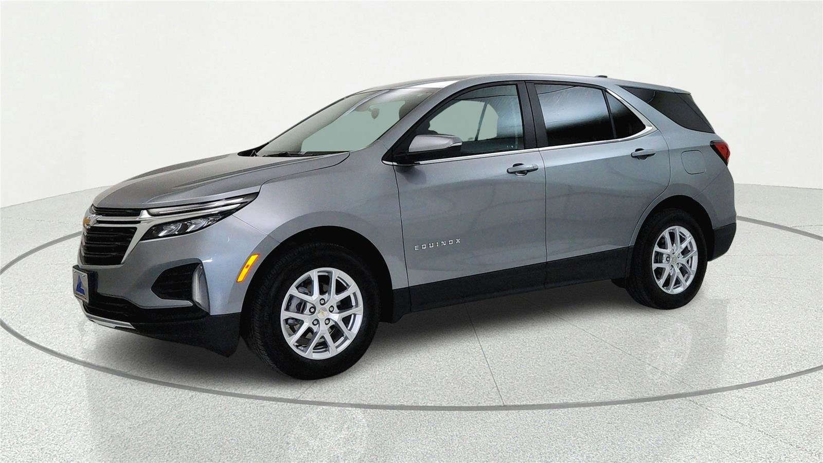 Used 2024 Chevrolet Equinox LT AWD/4WD image 2