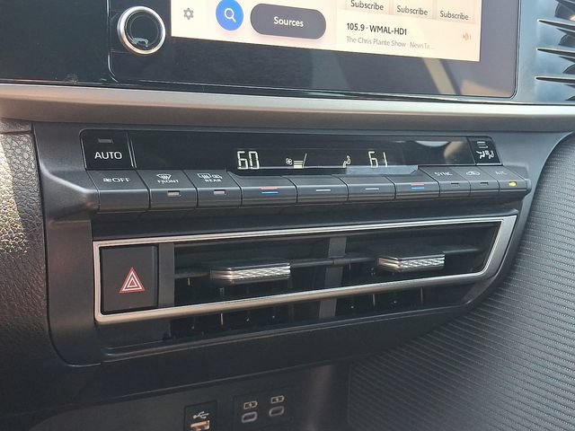 Used 2025 Toyota Camry SE FWD image 15