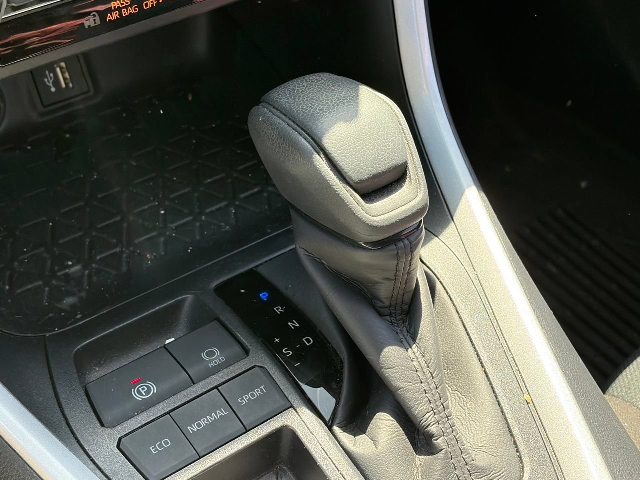 Used 2025 Toyota RAV4 XLE FWD image 9