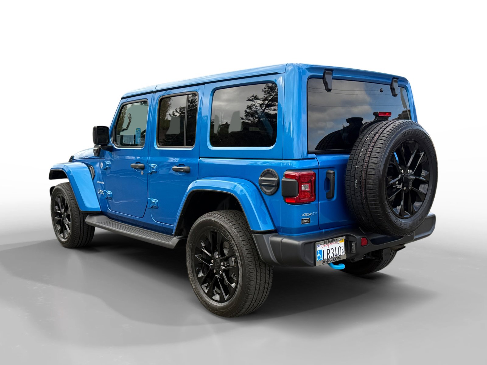 Used 2022 Jeep Wrangler Unlimited Sahara w/ Cold Weather Group image 3
