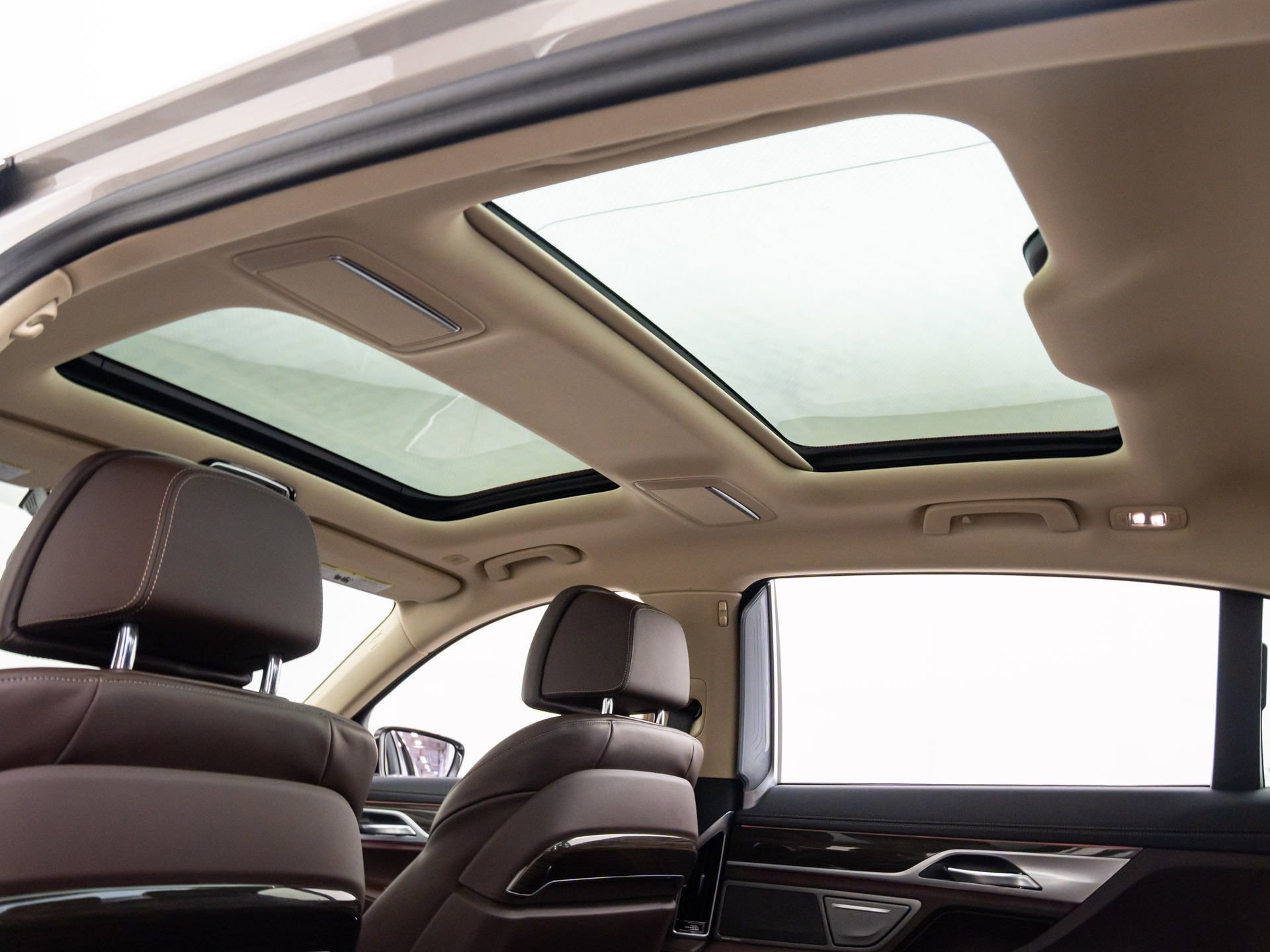 Certified 2022 BMW 750i xDrive w/ Executive Package image 19