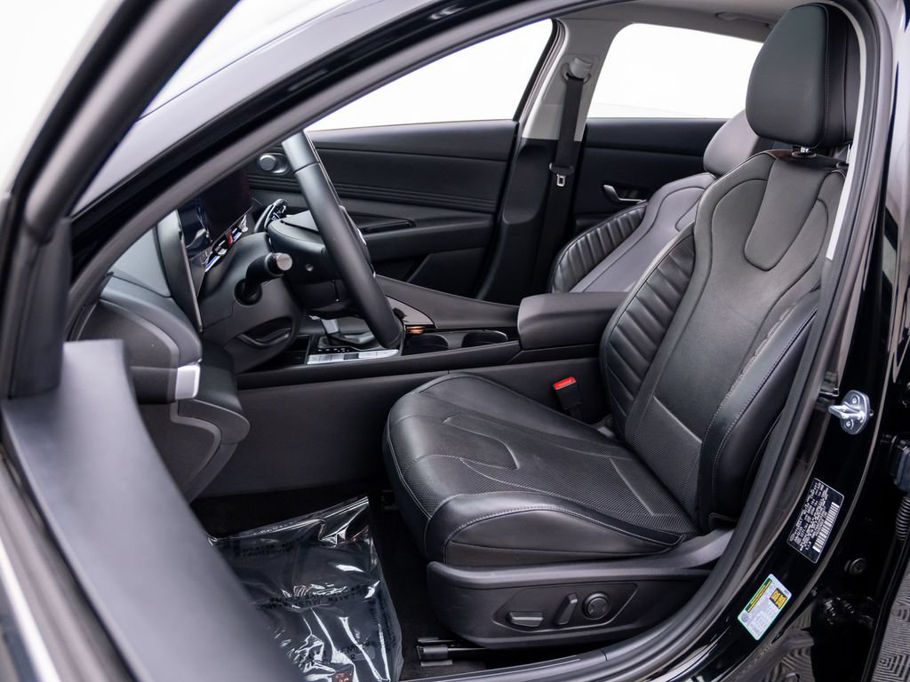 Used 2023 Hyundai Elantra Limited w/ Cargo Package FWD image 17