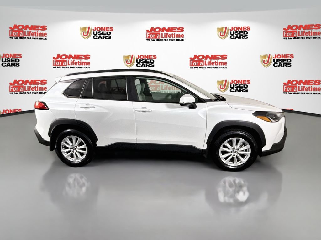 Certified 2022 Toyota Corolla Cross LE w/ Moonroof Package AWD/4WD image 18