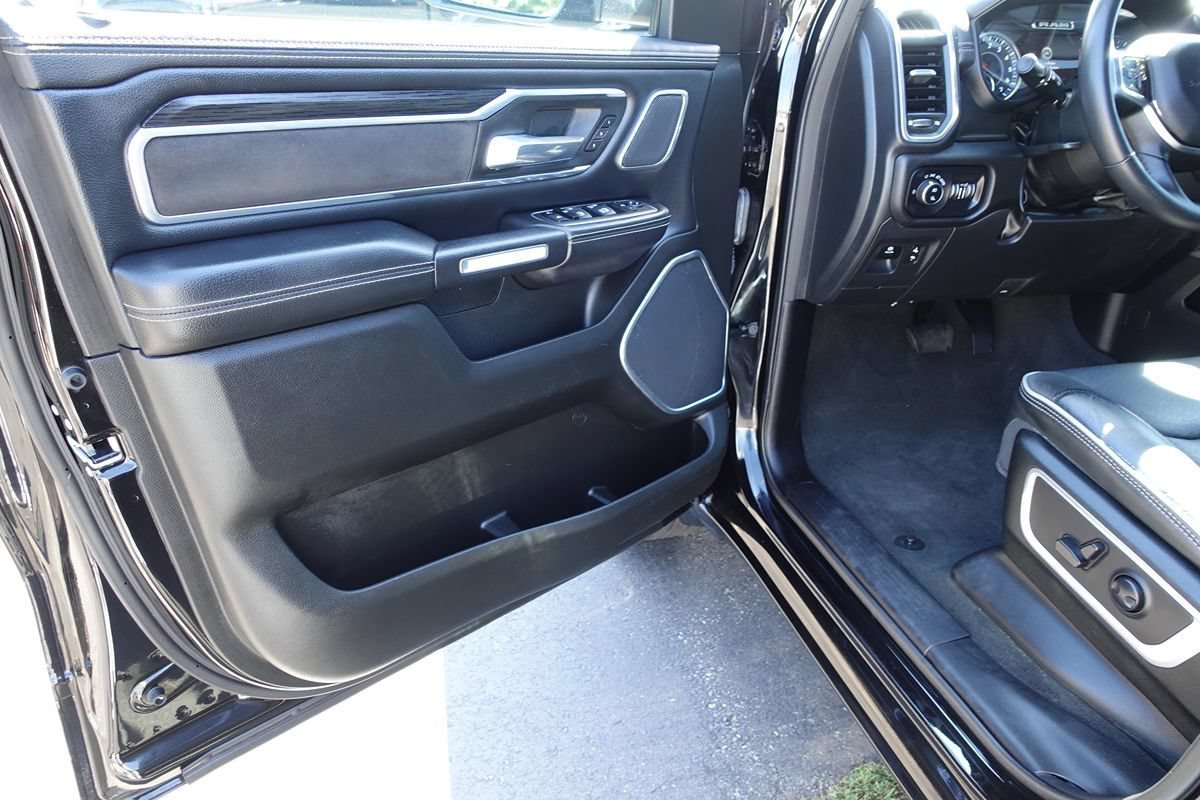 Used 2023 RAM 1500 Laramie AWD/4WD image 16