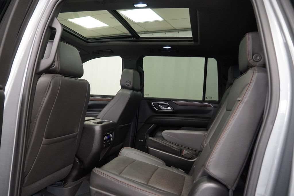 Used 2023 Chevrolet Suburban High Country AWD/4WD image 15