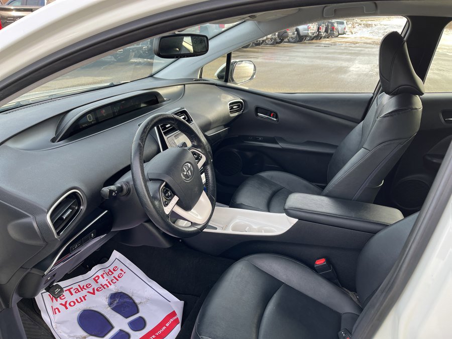 Used 2016 Toyota Prius Four Touring FWD image 6