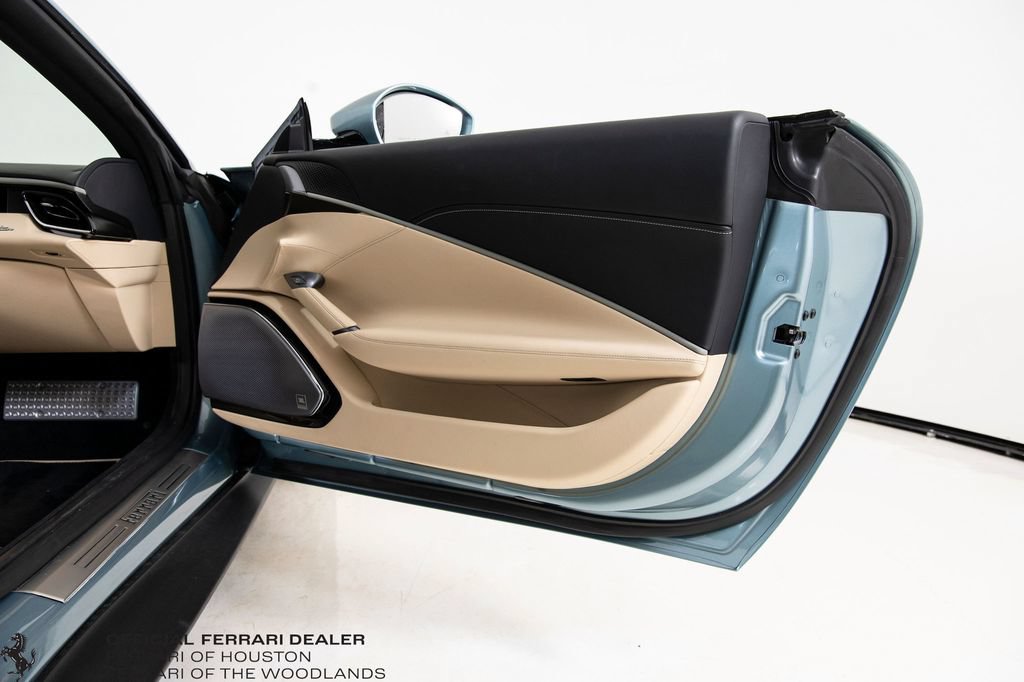 Used 2024 Ferrari Roma Spider RWD image 23