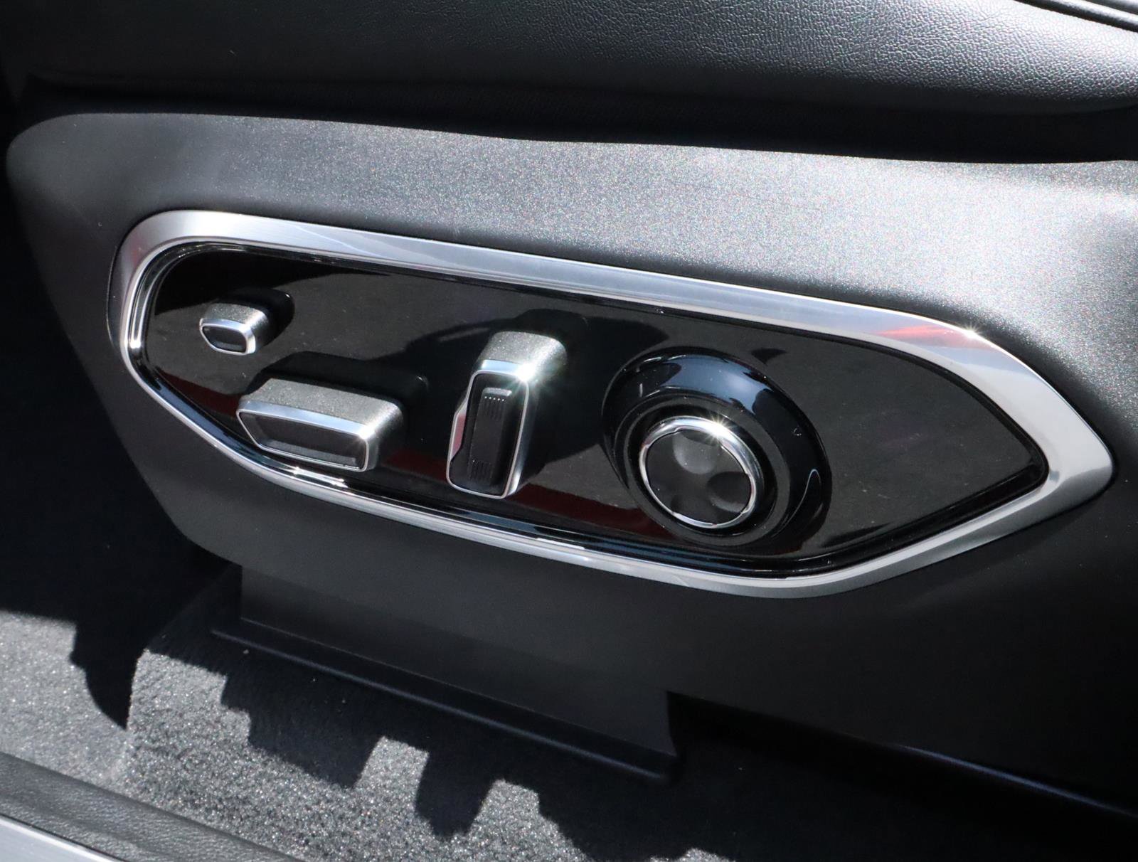 New 2023 Jeep Grand Cherokee Overland w/ Luxury Tech Group IV image 20