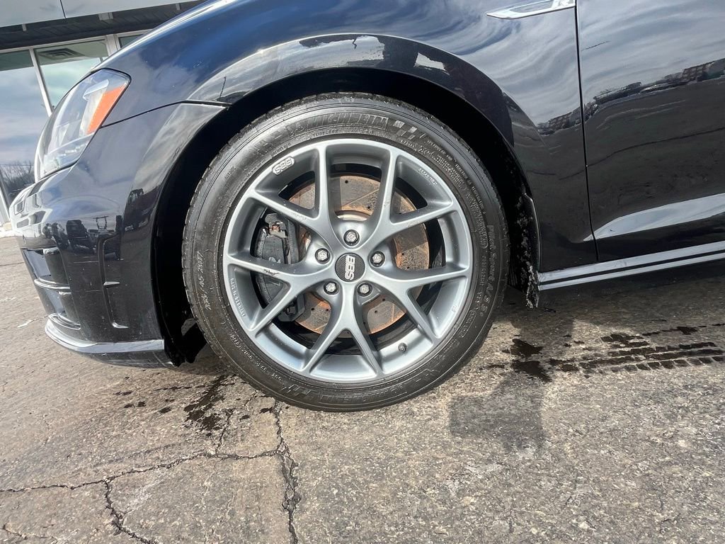 Used 2017 Volkswagen Golf R 4-Door image 16