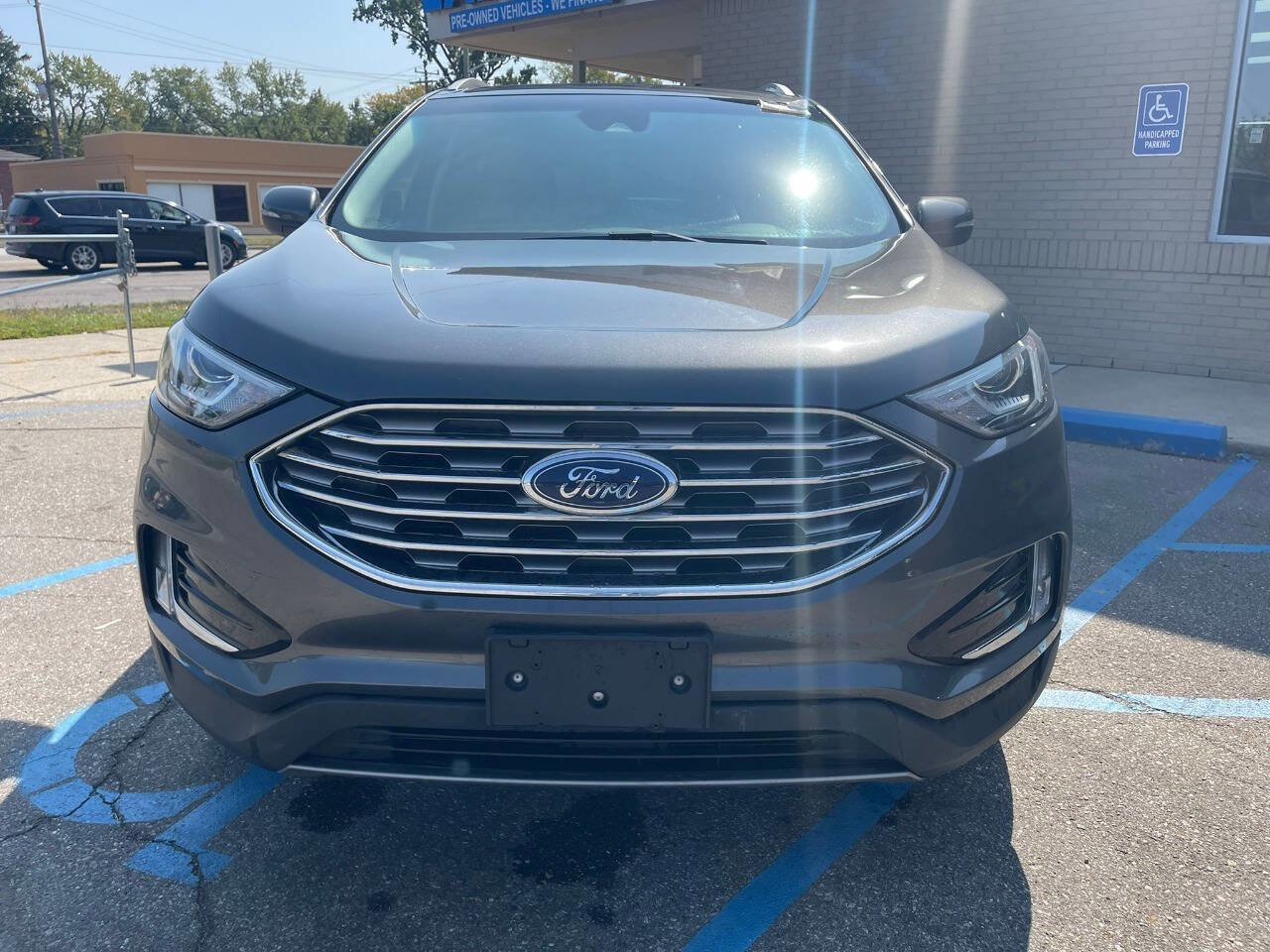Used 2019 Ford Edge SEL w/ Equipment Group 201A image 2