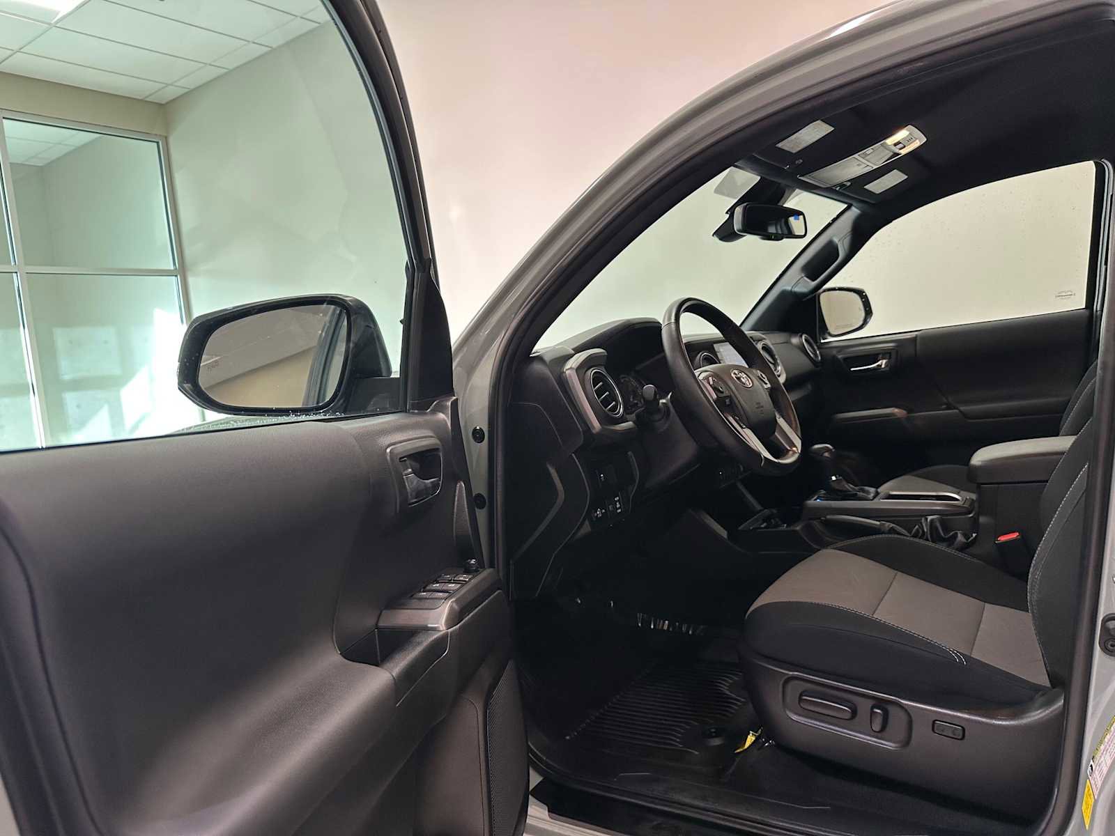 Certified 2022 Toyota Tacoma TRD Sport w/ Technology Package image 21