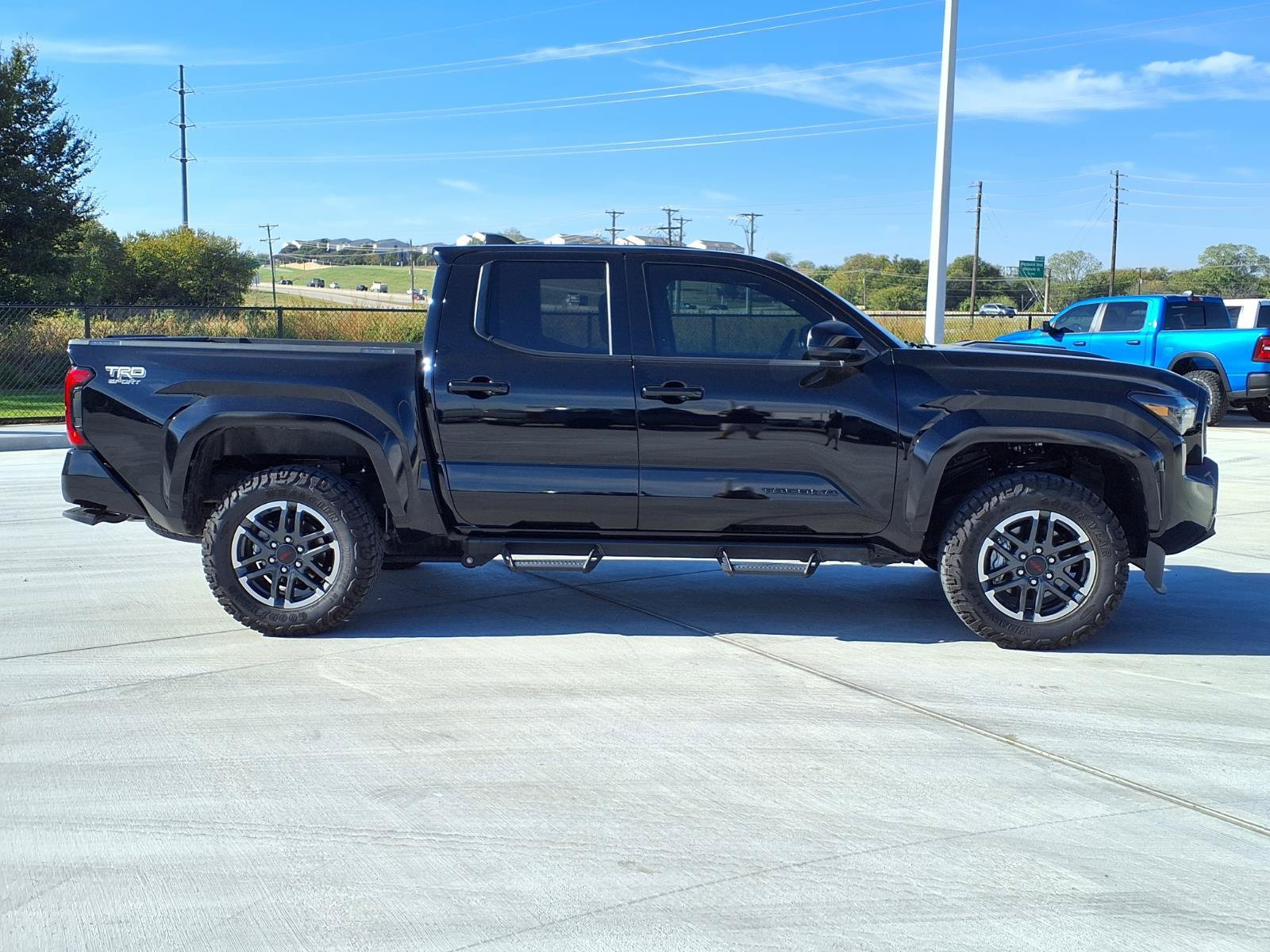 Used 2025 Toyota Tacoma TRD Sport AWD/4WD image 10
