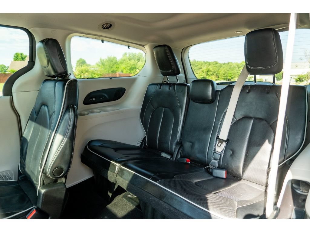 Used 2022 Chrysler Pacifica Limited FWD image 16