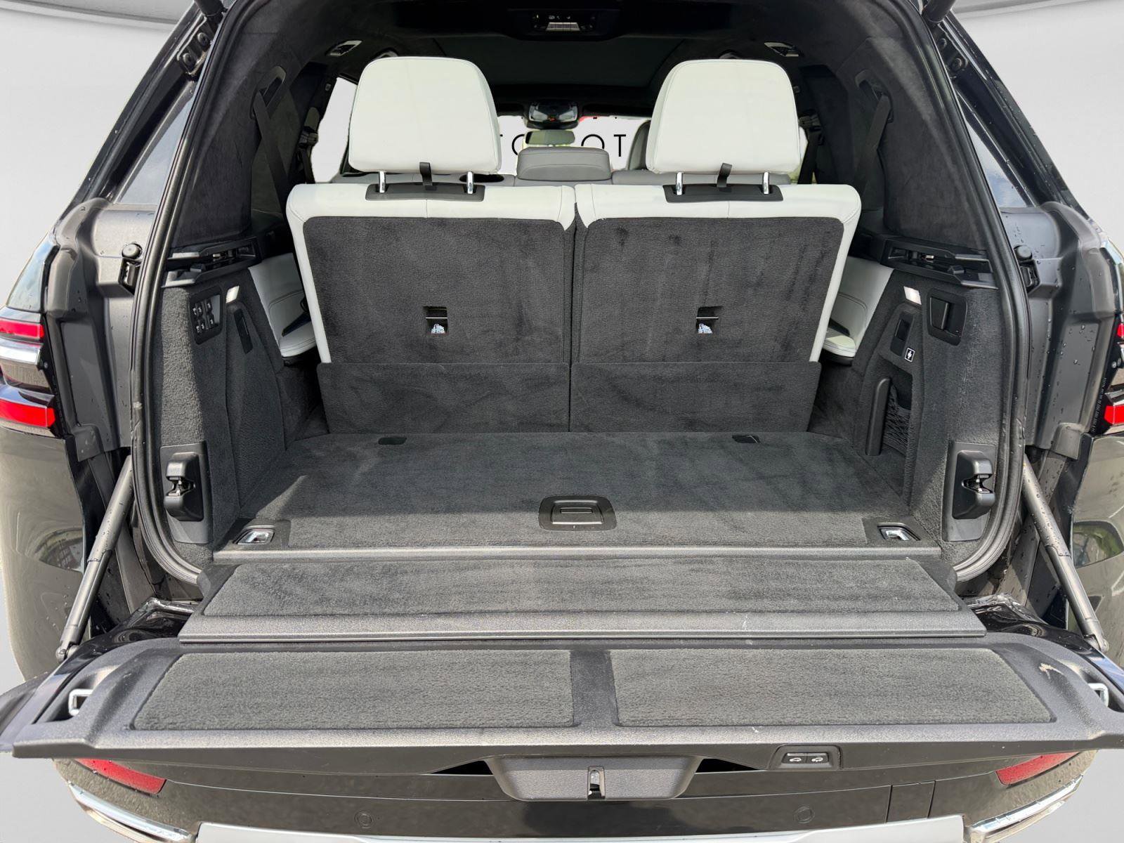 Used 2023 BMW X7 xDrive40i w/ Executive Package image 19