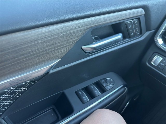 Used 2025 GMC Acadia Denali image 16