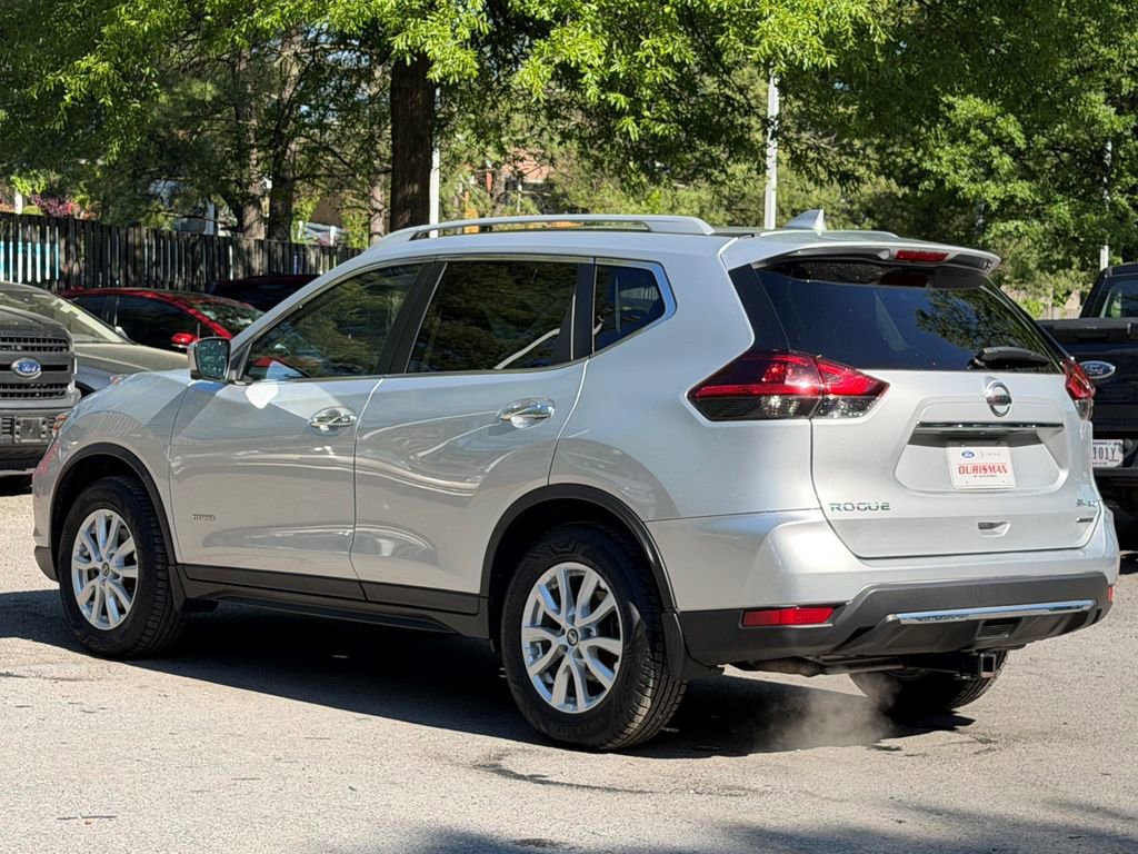 Used 2018 Nissan Rogue SV w/ Premium Package AWD/4WD image 5