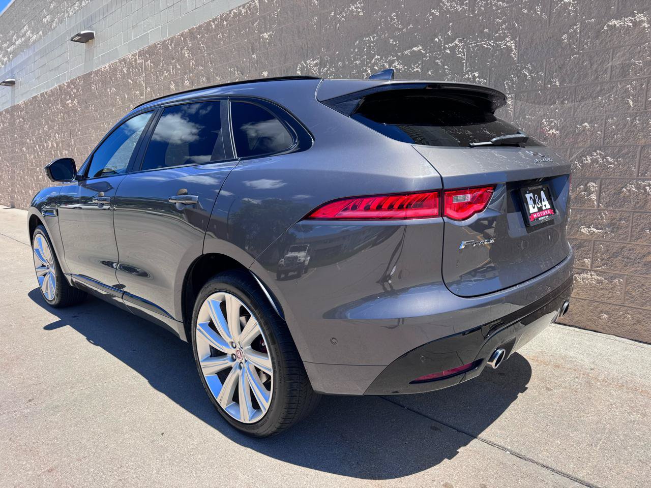 Used 2017 Jaguar F-PACE S AWD/4WD image 3