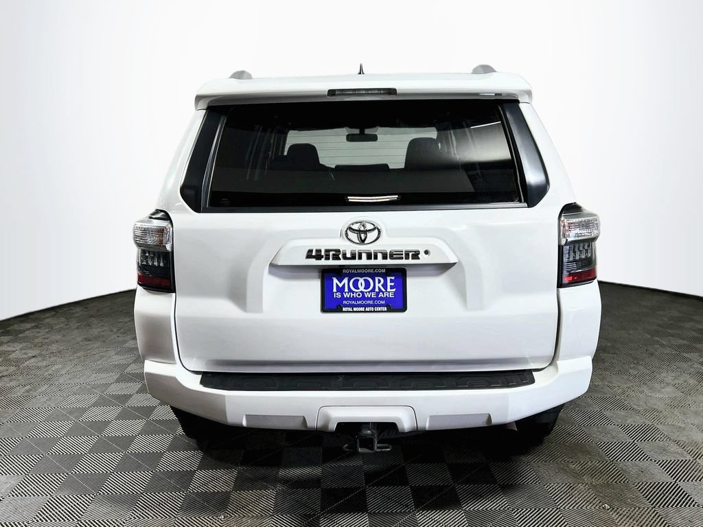 Used 2018 Toyota 4Runner SR5 AWD/4WD image 6