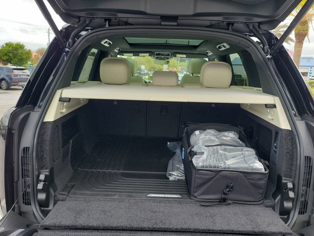 New 2026 Land Rover Range Rover SE image 11