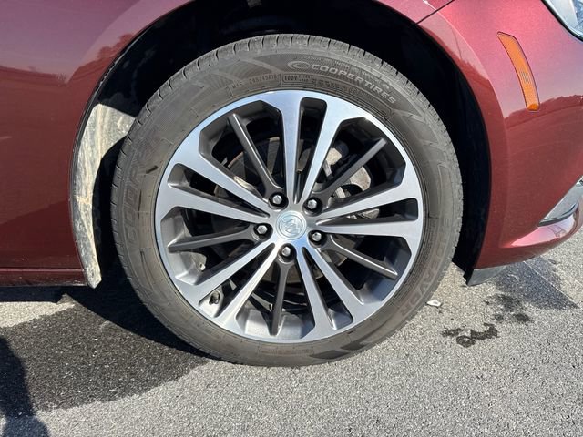 Used 2018 Buick Regal Essence w/ Driver Confidence Package #1 AWD/4WD image 11