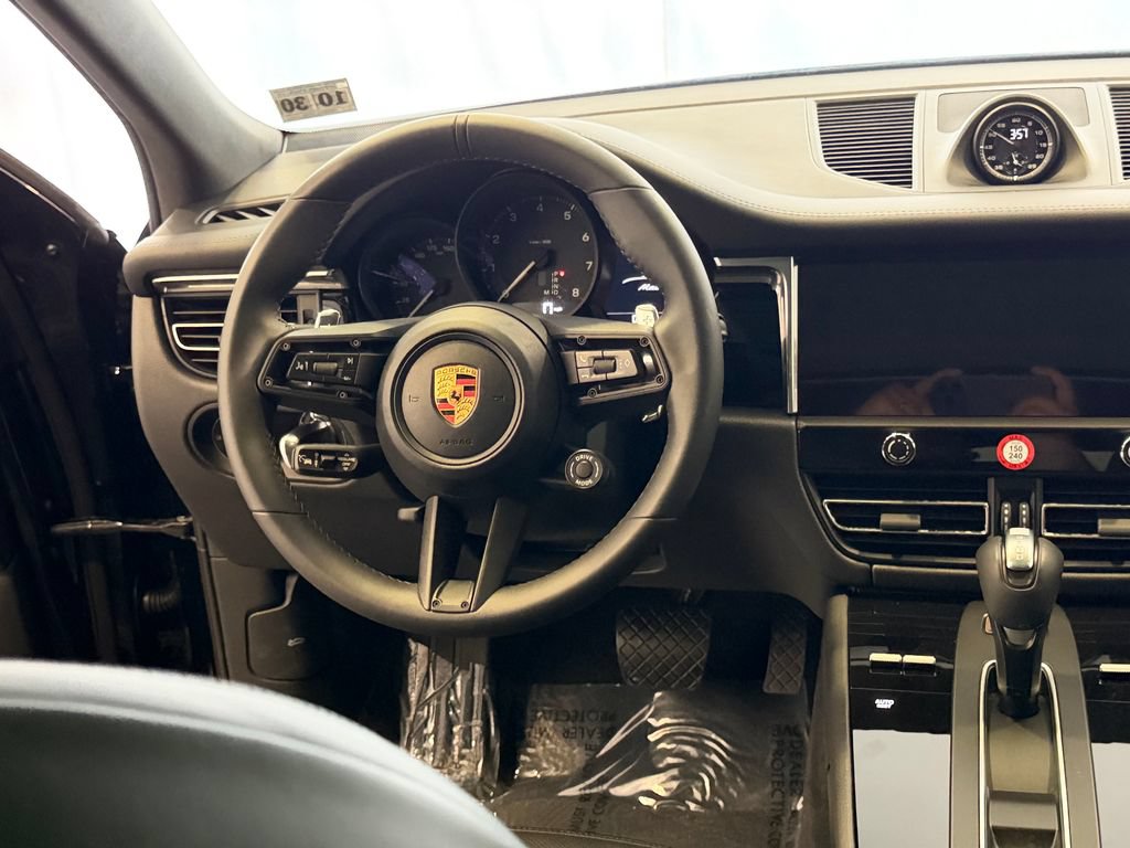 Certified 2026 Porsche Macan AWD/4WD image 20
