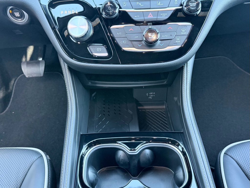 New 2026 Chrysler Pacifica Limited image 15