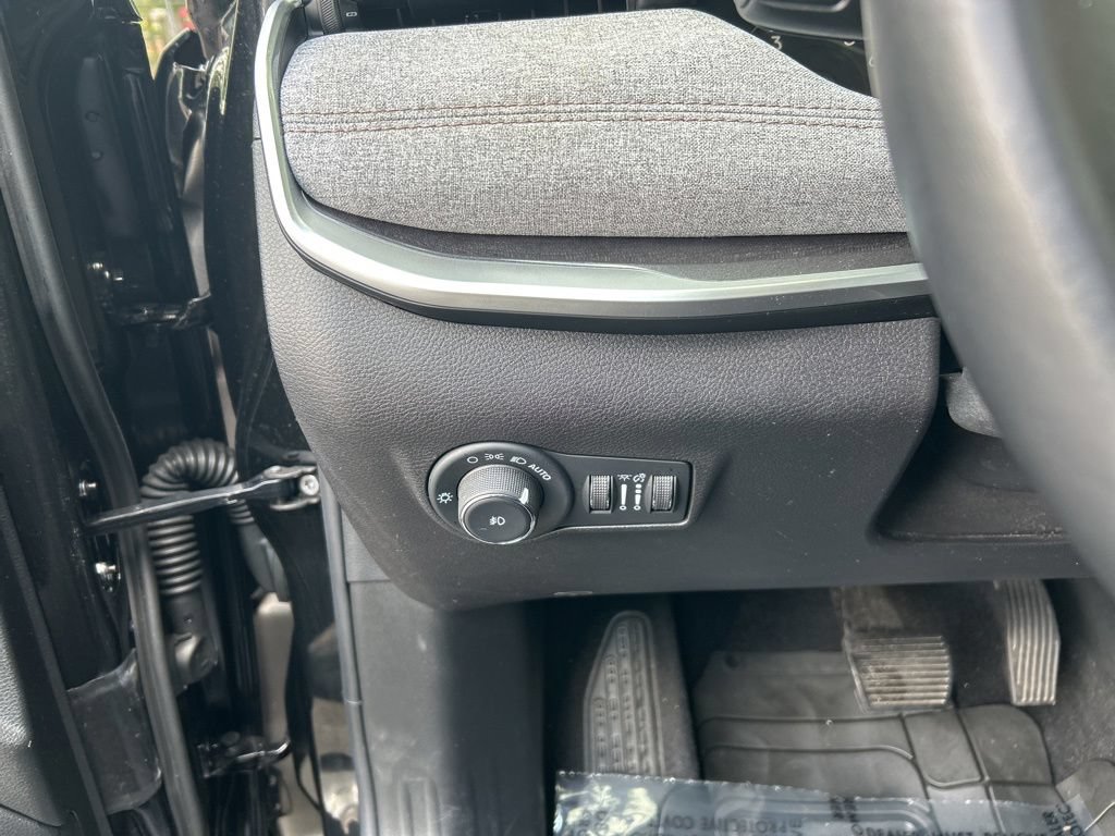Used 2022 Jeep Compass Latitude w/ Sun and Sound Group AWD/4WD image 26