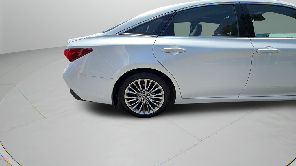 Used 2019 Toyota Avalon Limited FWD image 32
