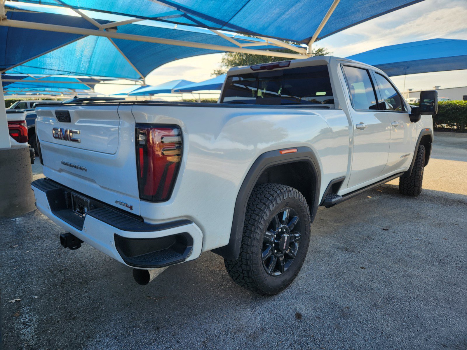 Used 2024 GMC Sierra 2500 AT4 w/ AT4 Premium Plus Package AWD/4WD image 4