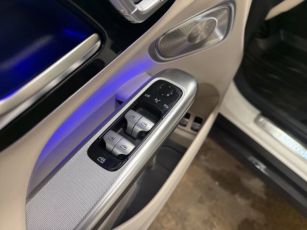 Used 2025 Mercedes-Benz GLC 350e image 11