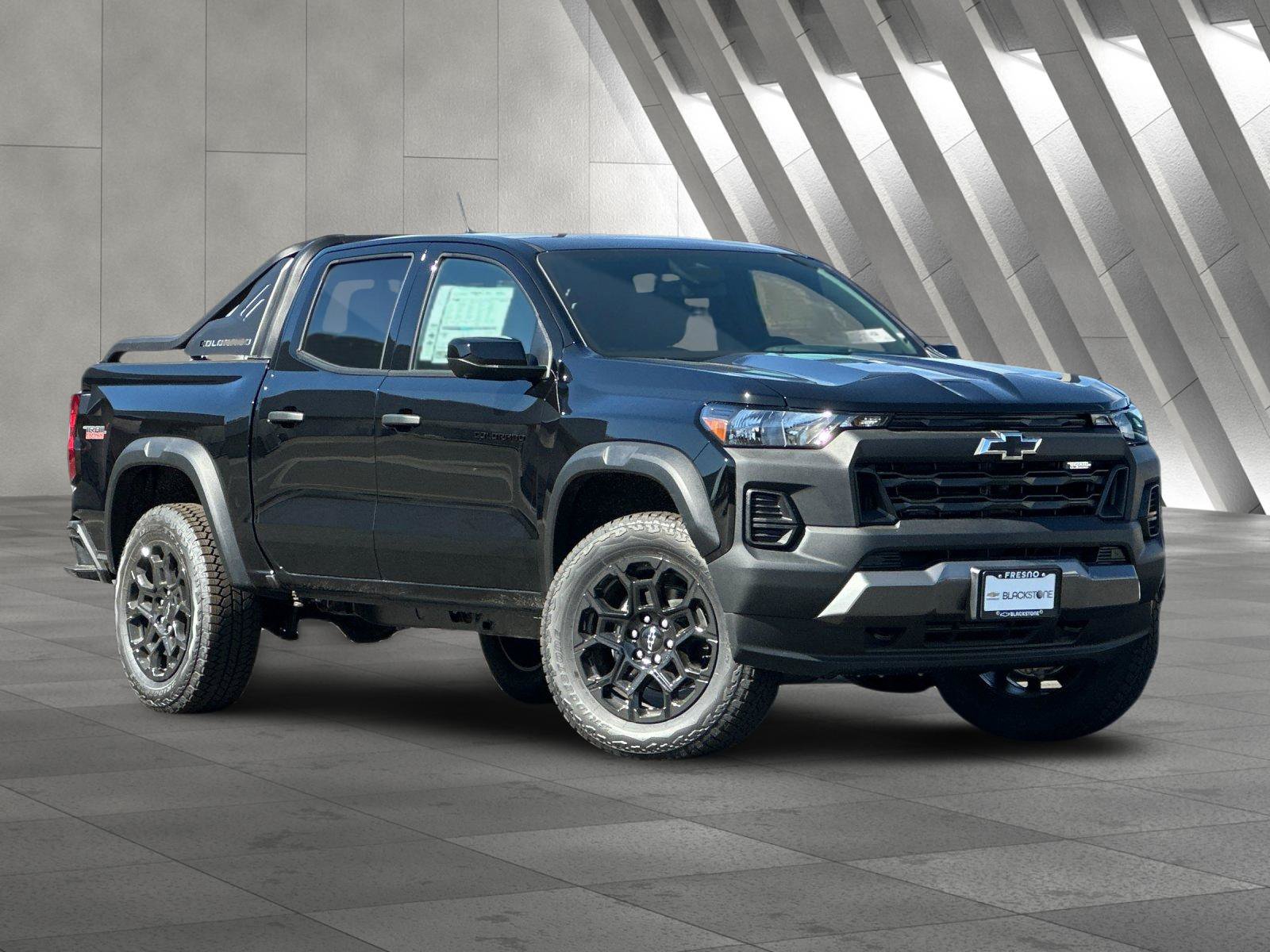 New 2026 Chevrolet Colorado Trail Boss w/ Midnight Edition AWD/4WD image 2