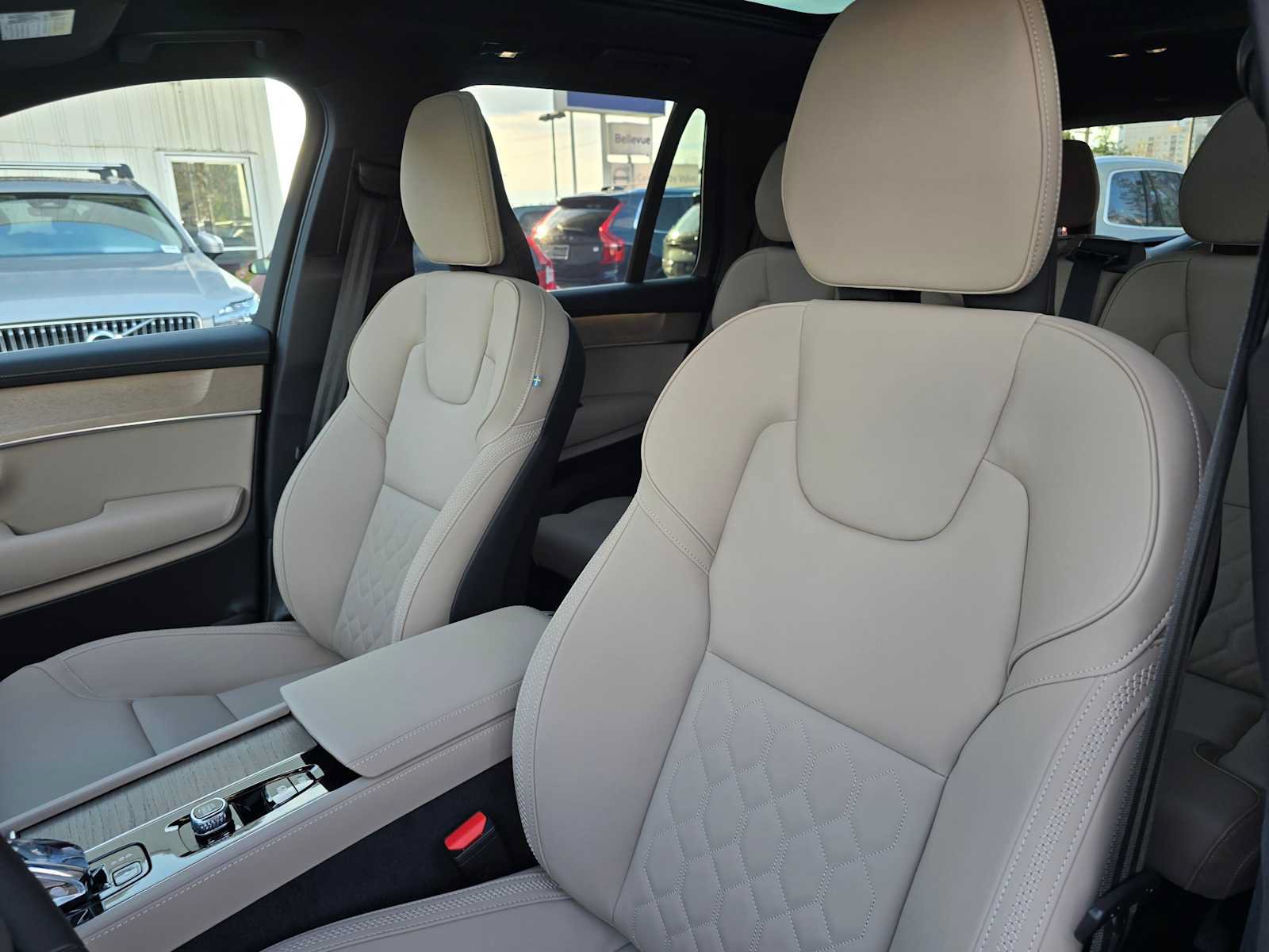 New 2026 Volvo XC90 B6 Plus w/ Protection Package Premier AWD/4WD image 23