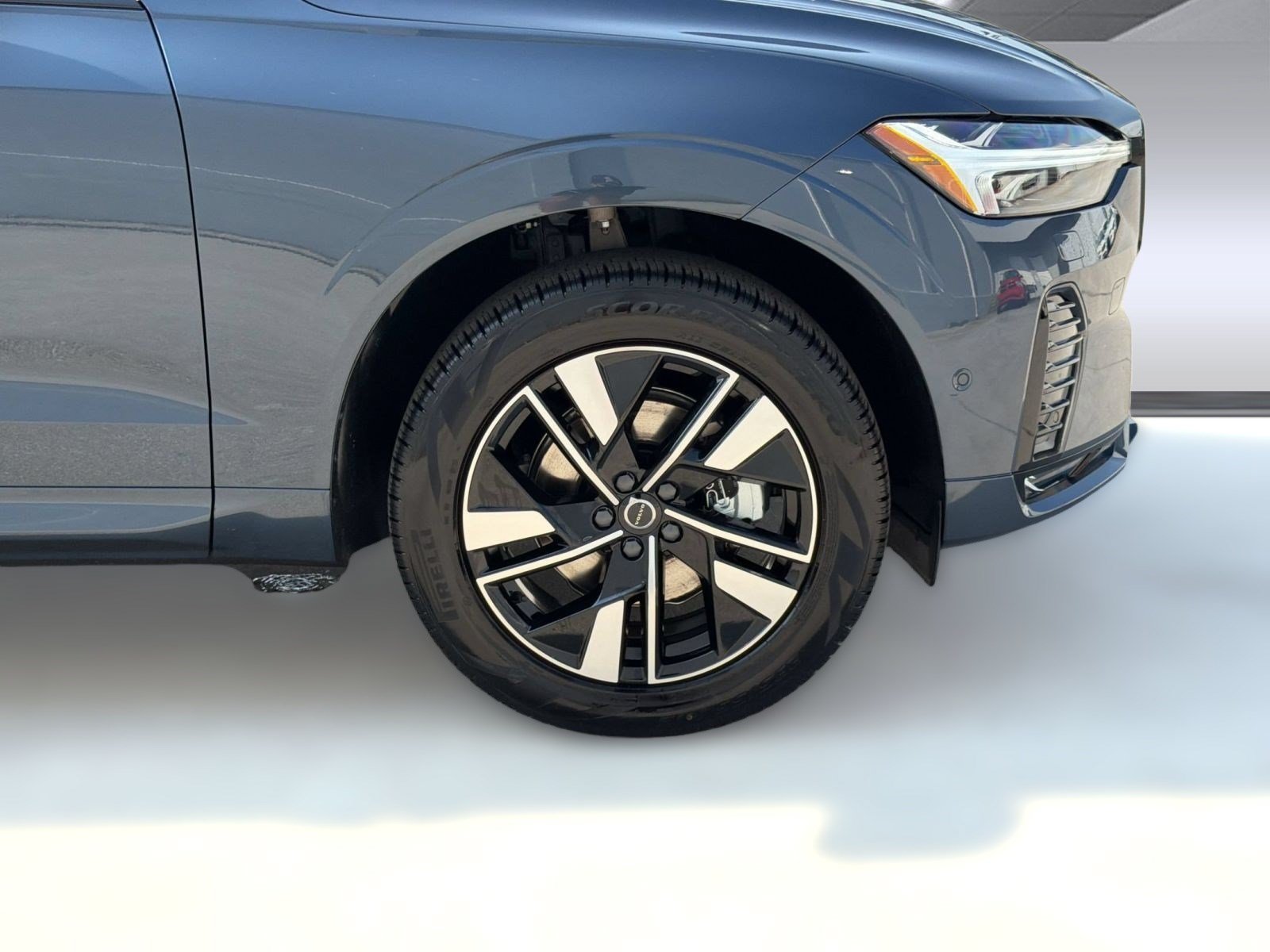 New 2026 Volvo XC60 B5 Plus w/ Climate Package AWD/4WD image 11
