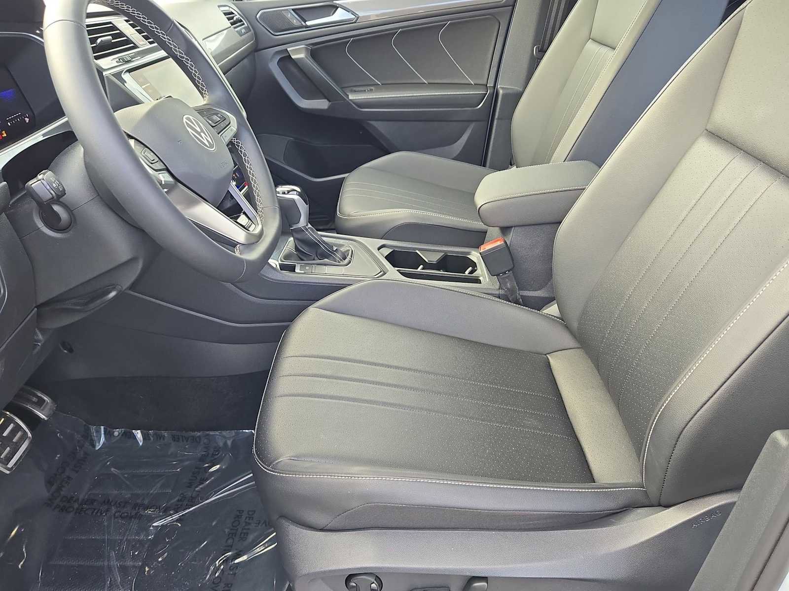 Used 2023 Volkswagen Tiguan SE R-Line image 24