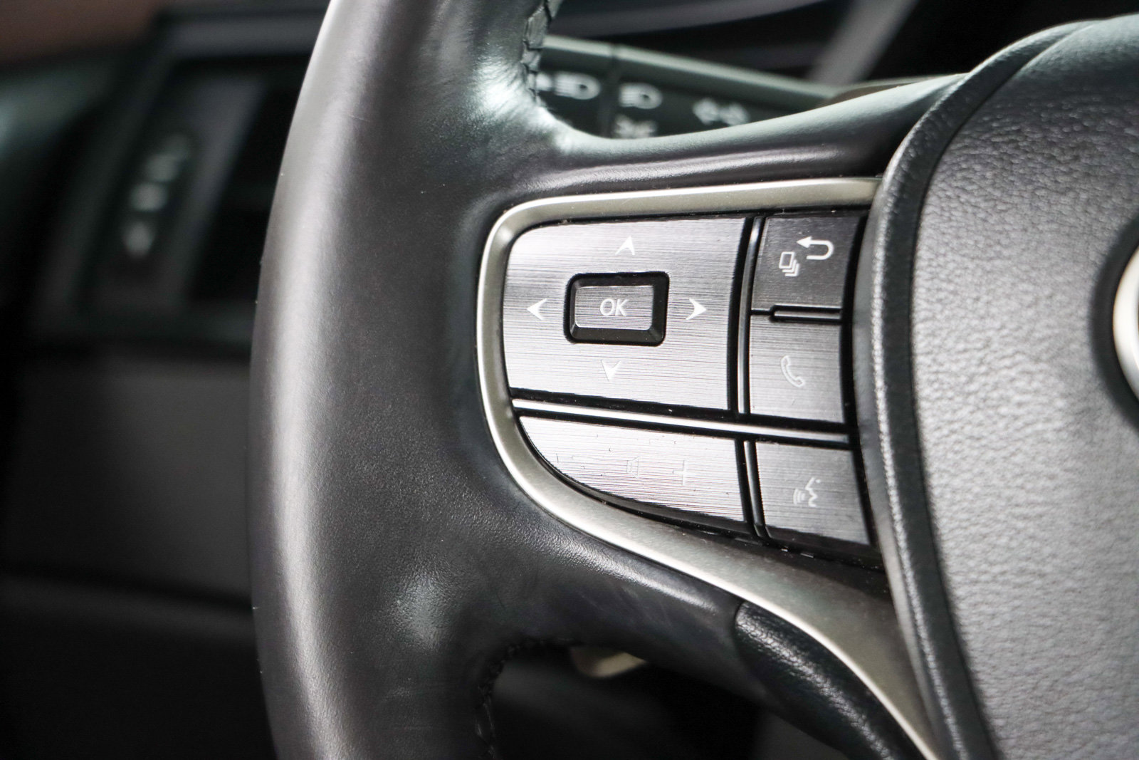 Used 2024 Lexus ES 350 w/ Premium Package FWD image 13