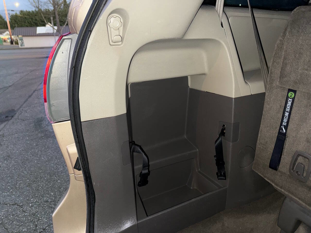 Used 2014 Toyota Sienna XLE FWD image 41