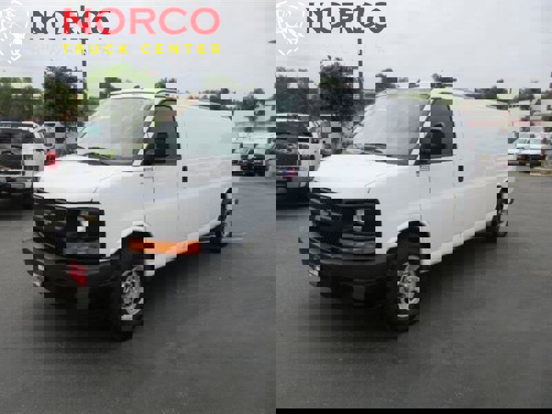 Used 2017 Chevrolet Express 2500 Extended image 5