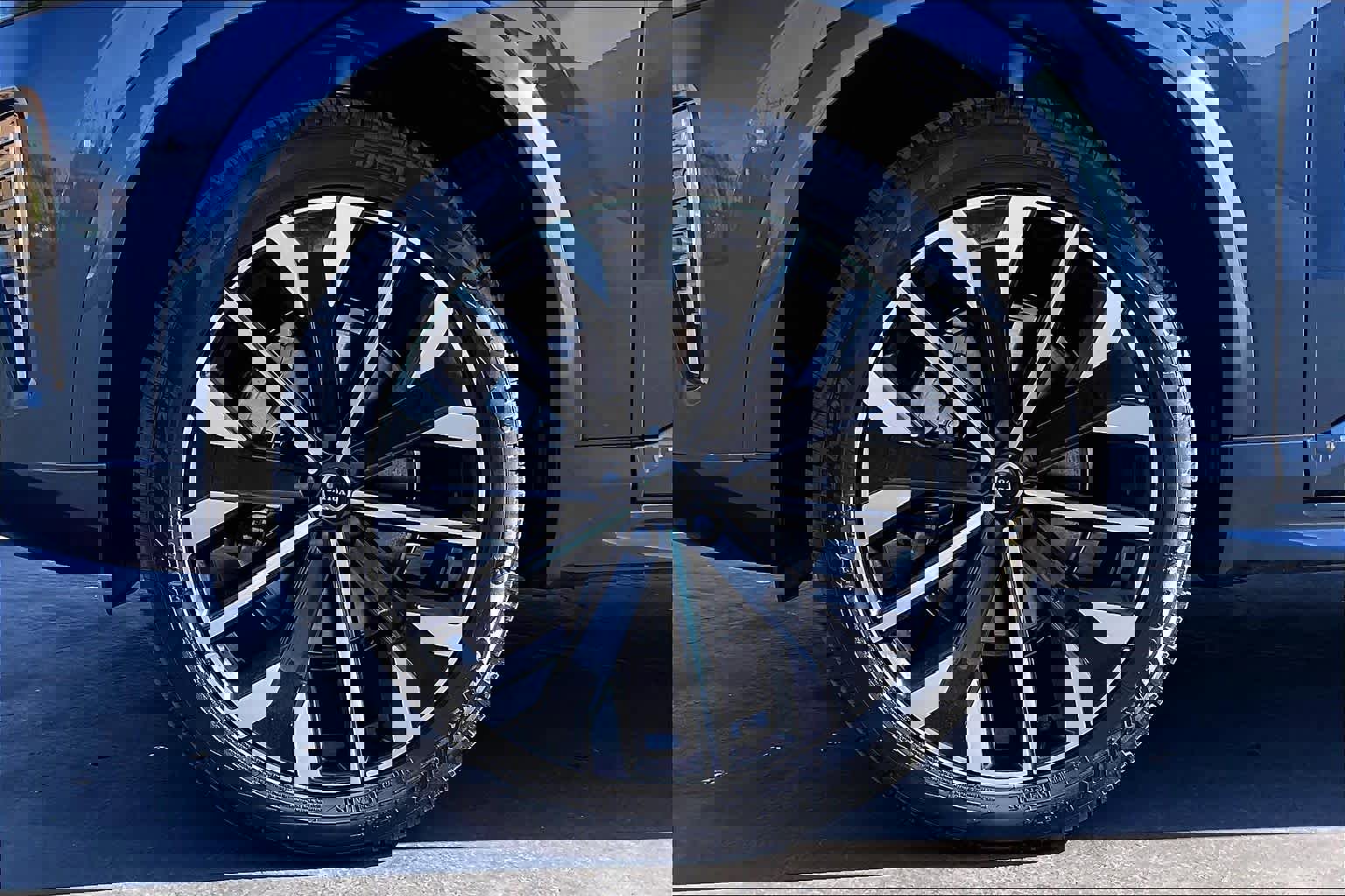 Used 2025 Volvo XC90 B6 Core w/ Protection Package Premier image 12